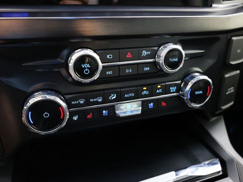 Used 2026 Ford F350 Lariat AWD/4WD image 31