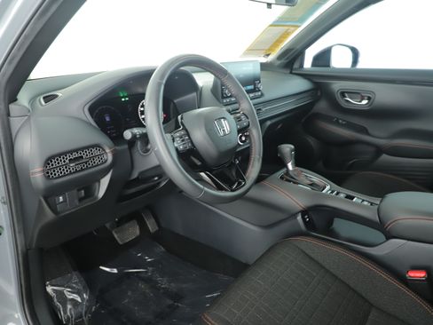 Used 2025 Honda HR-V Sport image 9
