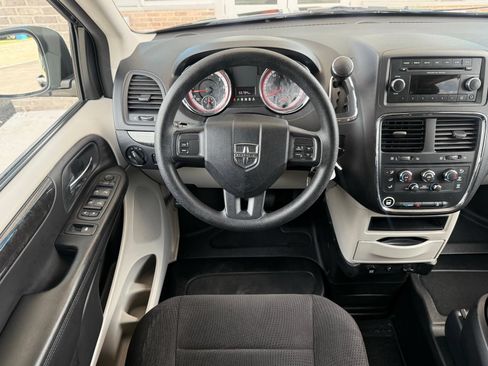 Used 2013 Dodge Grand Caravan SXT FWD image 25