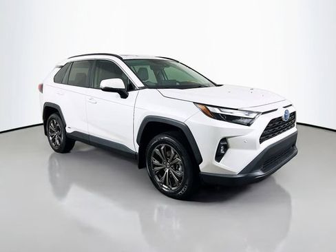 Used 2024 Toyota RAV4 XLE Premium image 23