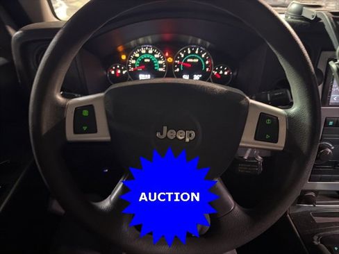 Used 2008 Jeep Commander Sport image 17