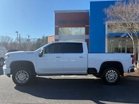 Used 2023 Chevrolet Silverado 3500 High Country image 2