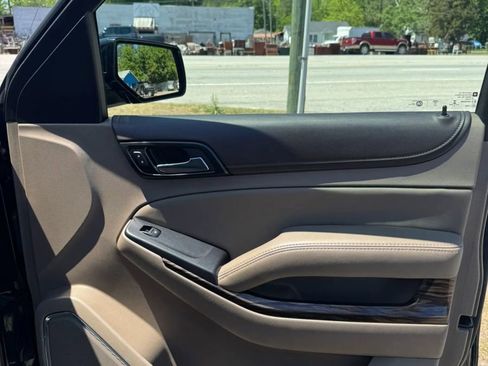 Used 2017 GMC Yukon XL SLT w/ Open Road Package AWD/4WD image 12