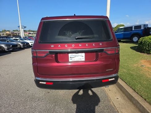 Used 2024 Jeep Wagoneer Series III AWD/4WD image 10