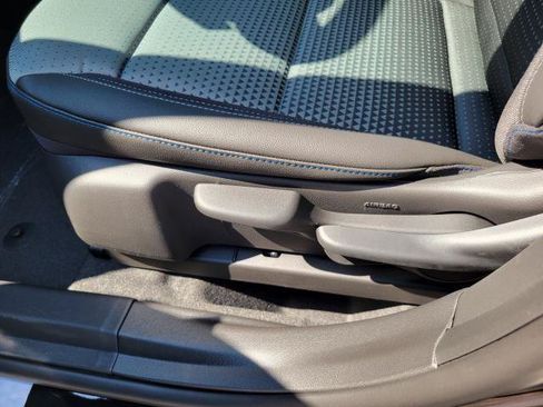 New 2026 Chevrolet Trax LT w/ Sunroof Package FWD image 10