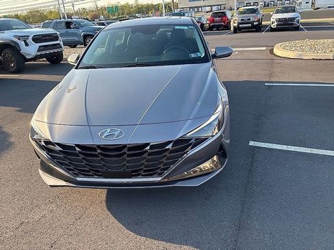 Used 2023 Hyundai Elantra Limited image 20