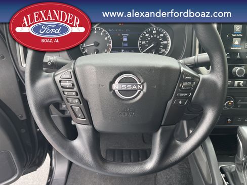 Used 2025 Nissan Frontier SV image 21