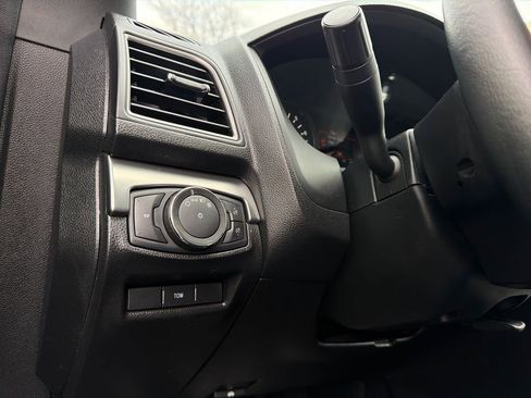 Used 2018 Ford Explorer XLT image 33