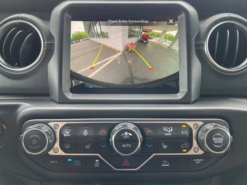 Used 2023 Jeep Wrangler Unlimited Sahara w/ Cold Weather Group AWD/4WD image 20
