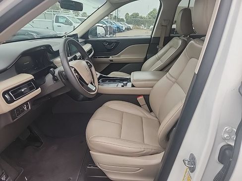 Used 2022 Lincoln Aviator 2WD w/ Premium Package image 19