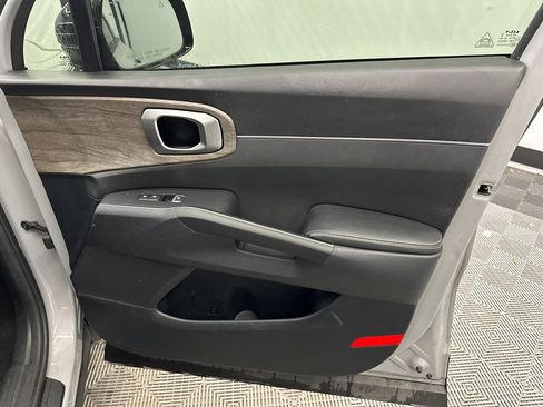 Used 2022 Kia Sorento EX w/ Panoramic Sunroof Package FWD image 11