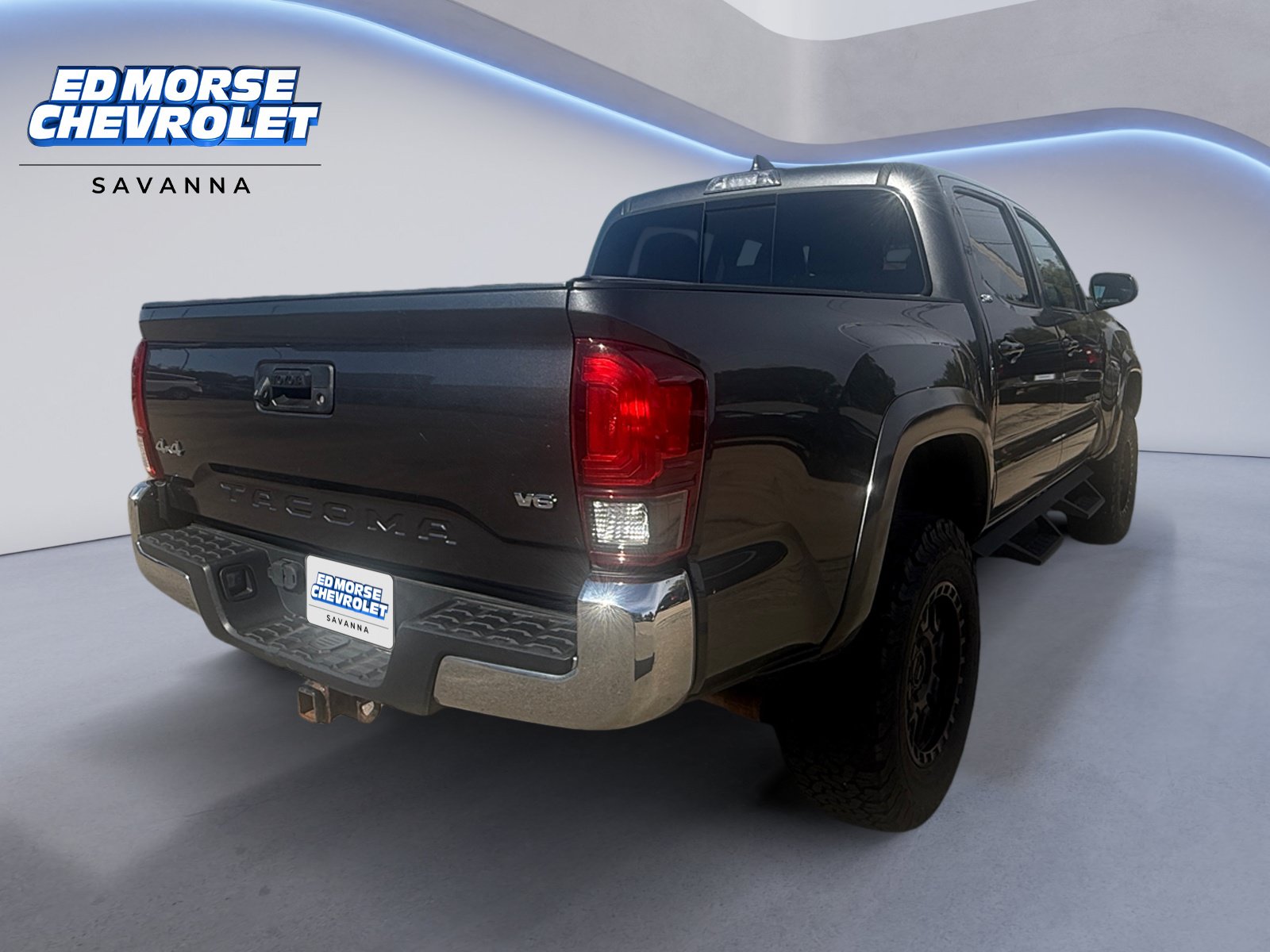 Used 2020 Toyota Tacoma SR5 AWD/4WD image 5