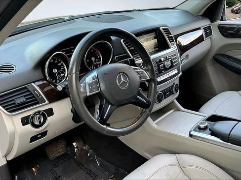 Used 2014 Mercedes-Benz ML 350 ML 350 4MATIC Sport Utility 4D w/ Premium 1 Package image 15