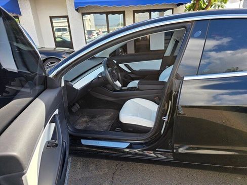 Used 2019 Tesla Model 3 Standard Range Plus image 11