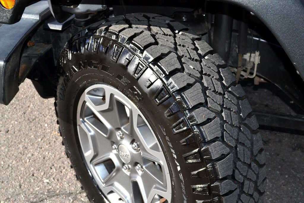 Used 2015 Jeep Wrangler Unlimited Rubicon w/ Dual Top Group AWD/4WD image 39