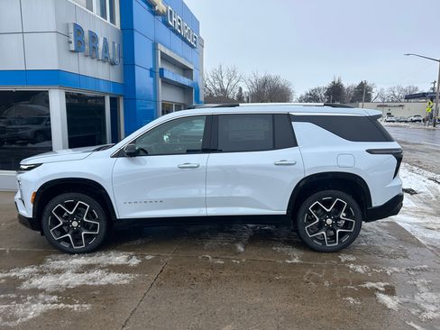 New 2026 Chevrolet Traverse High Country image 1