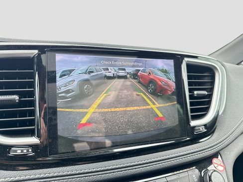 Used 2026 Chrysler Pacifica Limited w/ S Appearance Package FWD image 20