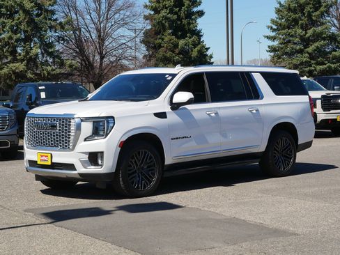 Used 2022 GMC Yukon XL Denali image 3