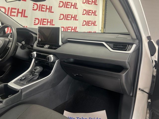 Used 2024 Toyota RAV4 XLE AWD/4WD image 13