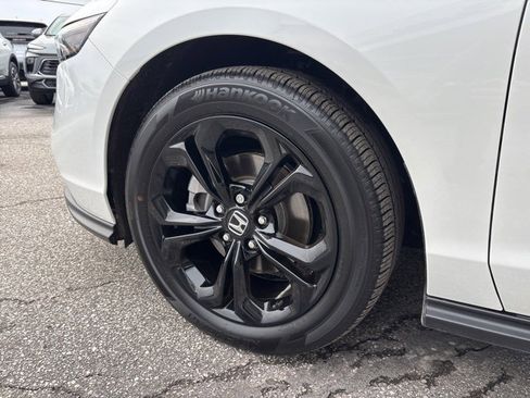 Used 2025 Honda Accord SE image 14