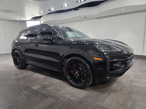 Used 2025 Porsche Cayenne GTS AWD/4WD image 27