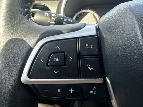 Used 2023 Toyota Highlander XLE AWD/4WD image 27