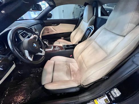 Used 2012 BMW Z4 sDrive28i w/ Sport Pkg image 9