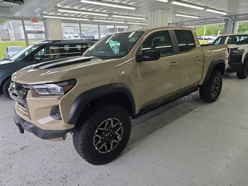 Certified 2024 Chevrolet Colorado ZR2 w/ Technology Package AWD/4WD image 2