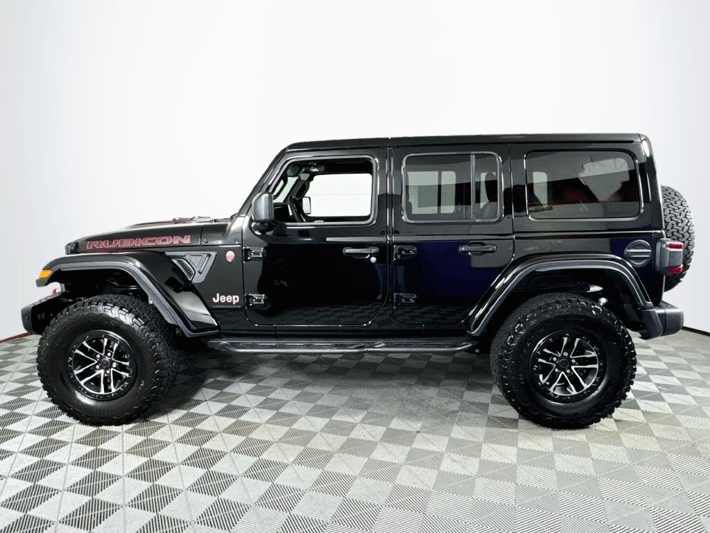 Used 2025 Jeep Wrangler Unlimited Rubicon AWD/4WD image 4