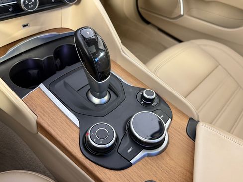 Used 2019 Alfa Romeo Giulia Ti w/ Quick Order Package 22Z Lusso image 18