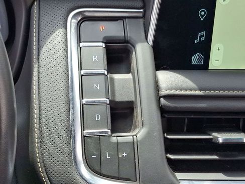 Used 2023 Chevrolet Suburban Premier RWD image 21