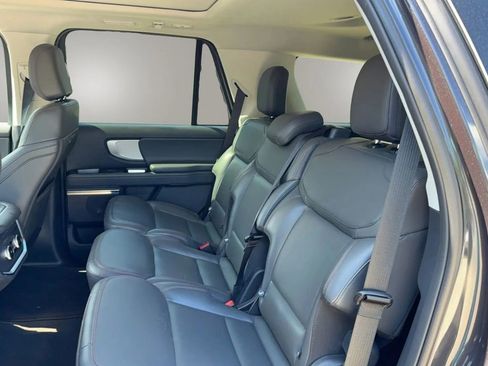 Used 2025 Ford Expedition Active AWD/4WD image 15