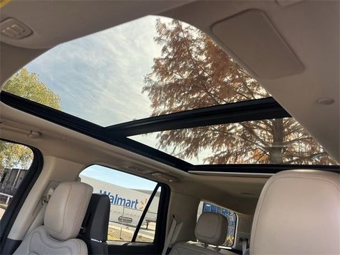 Used 2022 Lincoln Navigator Reserve image 27