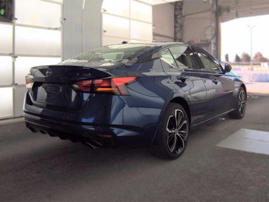 Used 2024 Nissan Altima 2.5 SR w/ SR Premium Package AWD/4WD image 3