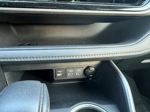 Used 2022 Toyota Highlander L image 27