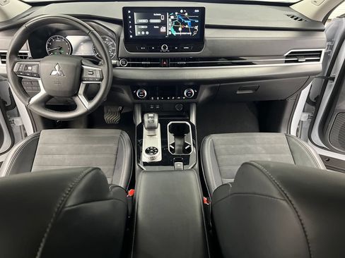 Used 2025 Mitsubishi Outlander SE AWD/4WD image 47