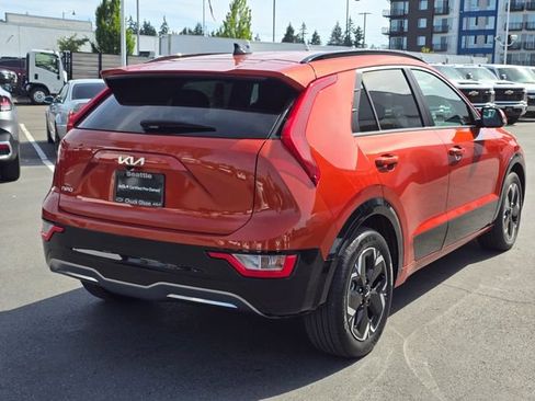 Certified 2023 Kia Niro Wind w/ Wind Preserve Package FWD image 6