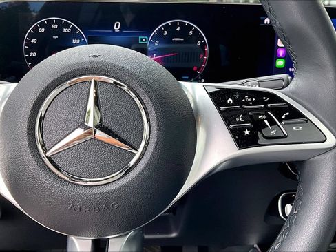 Used 2026 Mercedes-Benz GLB 250 4MATIC image 21