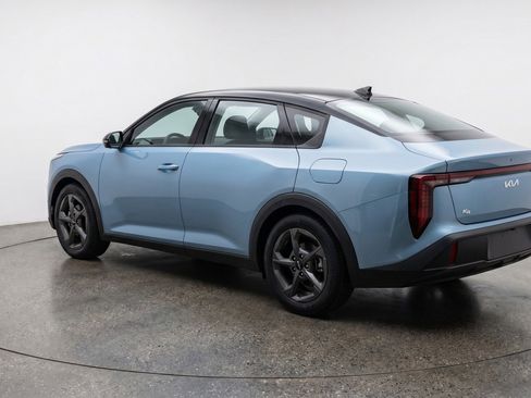 Used 2025 Kia K4 LXS FWD image 6