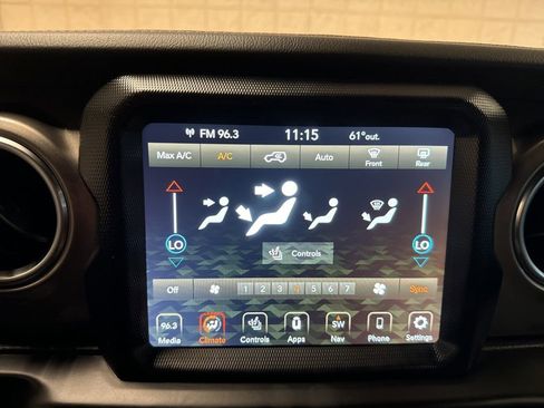 Used 2021 Jeep Wrangler Unlimited Sahara AWD/4WD image 31
