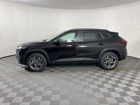 New 2026 Chevrolet Trax LT image 2