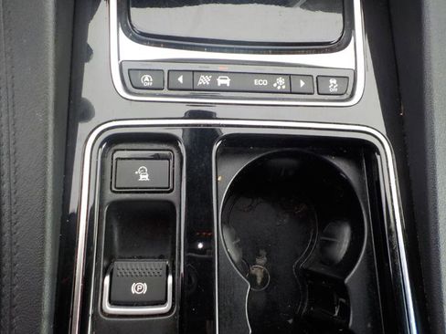 Used 2019 Jaguar F-PACE Prestige image 23