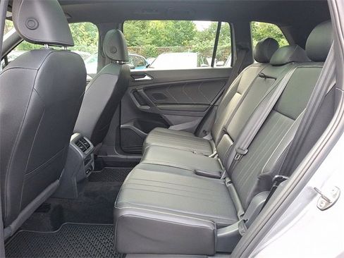 Used 2024 Volkswagen Tiguan SE R-Line image 10