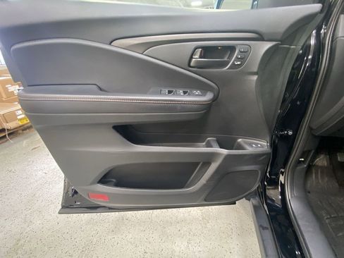 Used 2025 Honda Passport TrailSport image 31