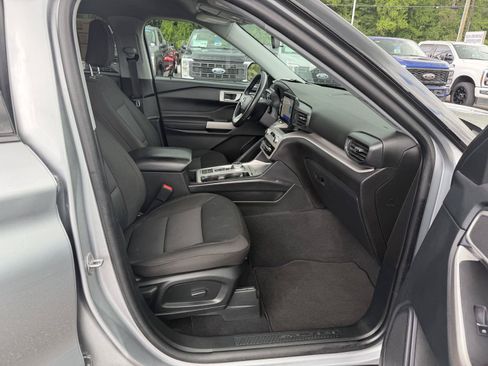 Certified 2023 Ford Explorer XLT RWD image 17