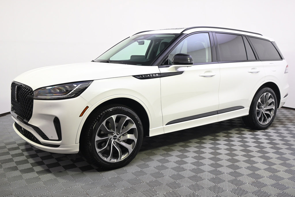 New 2026 Lincoln Aviator AWD w/ Jet Appearance Package image 2