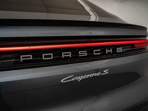 New 2026 Porsche Cayenne S image 18