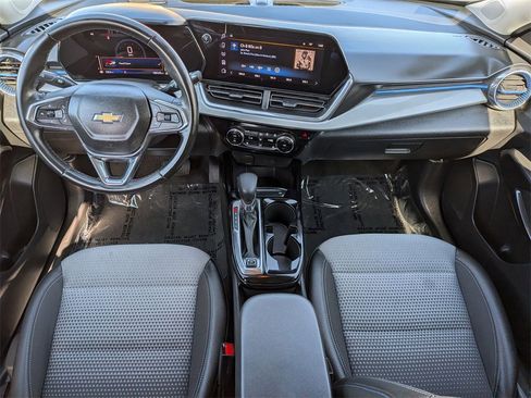 Used 2025 Chevrolet Trax LT w/ LT Convenience Package image 21