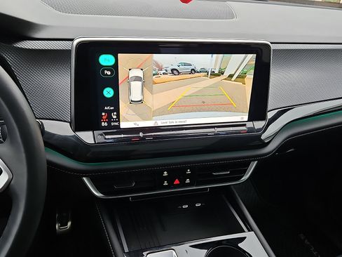 Used 2025 Volkswagen Atlas Cross Sport SEL Premium R-Line image 17