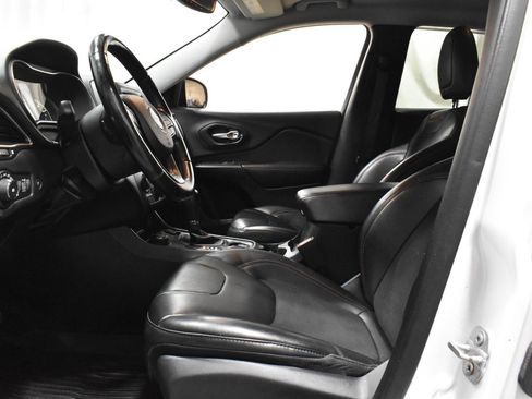 Used 2020 Jeep Cherokee Trailhawk w/ Comfort & Convenience Group image 3